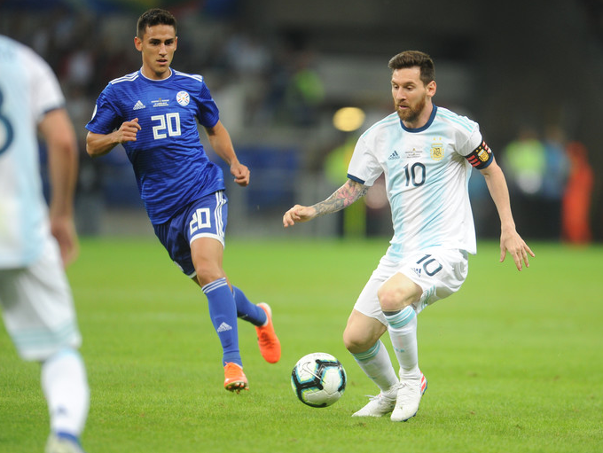 Lionel Messi Habló En Inglés Para Bautizar Un Barco Durante La Presentación De La Nueva Camiseta 0369